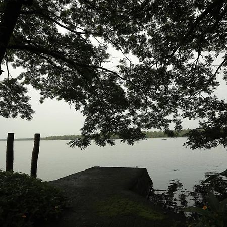 Vismaya Lake Heritage Turavūr Extérieur photo